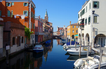 Fototapeta na wymiar Canal Vena in Chioggia. Chioggia ist ein Seehafen in der italienischen Region Venetien. Lagune von Venedig. Italy.