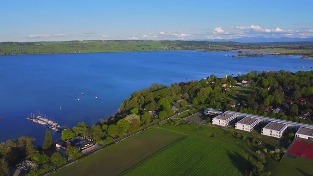 Landschaft bei Die&szlig;en am Ammersee, Bayern, Deutschland