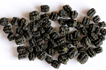 漢方薬として飲まれている蚕の糞（蚕砂） © noriver