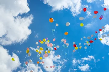 Schilderijen op glas Colorful balloons in the sky © Pavel Korotkov