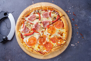 Pizza margarita and ham pizza together on the same board.