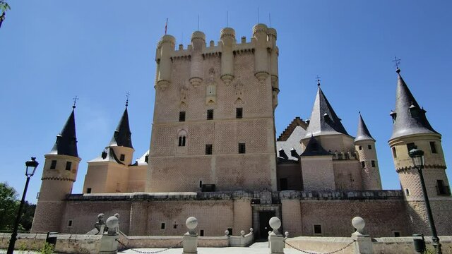 Vista del majestuoso real alc&aacute;zar de Segovia, Espa&ntilde;a