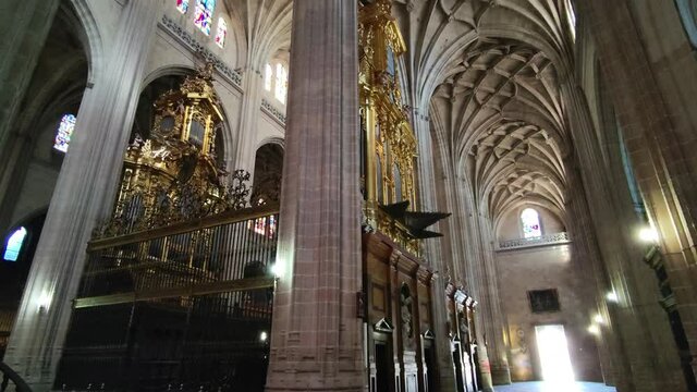 Interior catedral de Segovia de arquitectura g&oacute;tica, Espa&ntilde;a