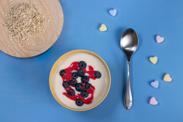 Yogur con arándanos y cereales