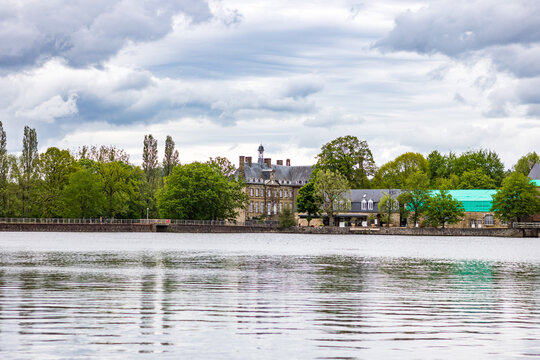 Ch&acirc;teau de Flers par temps nuageux (Normandie) 