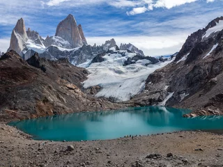 Fotobehang Cerro Chaltén Fitz Roy Mountan, Andes, Patagagonia, Argentina. Los Glacieres National Park. Sunny Ladscape with Snowy Mountains, Turquoise Lake and Blue Cloudy Sky. Treasure of el Chalten, Patagonia.