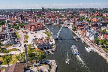 Gdańsk, widok na stare miasto, Motławę i kładkę