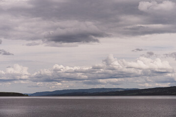 Obraz premium View from the town of Gjøvik towards Lake Mjøsa and the Totenåsen Hills.