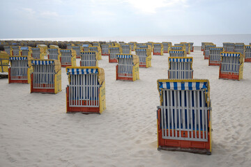Strandkörbe am Meer in Cuxhaven