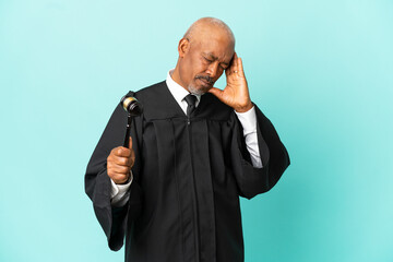 Judge senior man isolated on blue background with headache