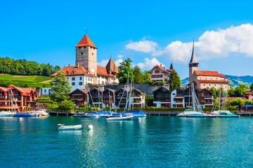 Obraz premium Schloss Spiez Castle in Switzerland