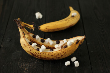 Chocolate and мarshmallow .
Bananas stuffed with chocolate and marshmallows that are put on the grill until they the chocolate
