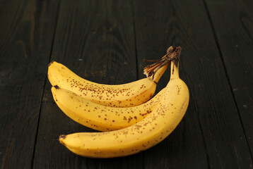 Bananas are a good source of resistant starch, a starch found in carbohydrate-rich foods that may help you slim down.