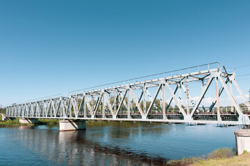 Obraz premium Iron structure railway bridge over the river