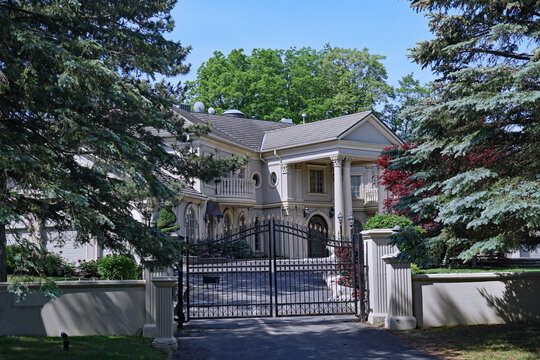 The Bridle Path area of Toronto has large gated estates that cost tens of millions of dollars, many of them owned by celebrities or international business tycoons.