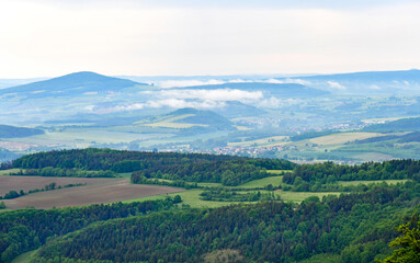 Fototapeta na wymiar Blick von der Roßberg Kanzel ins Ulstertal und in die Kuppen der Rhön