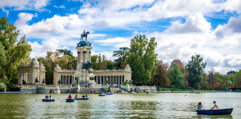 Fototapeta na wymiar Parque de Madrid Madrid Spain October 2015