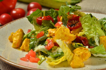 warm fresh salad with tomatoes and kurry chicken