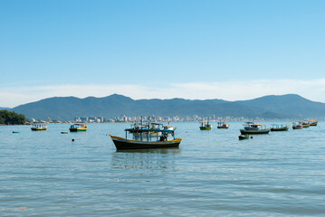 Fototapeta na wymiar fishing boats in the lake