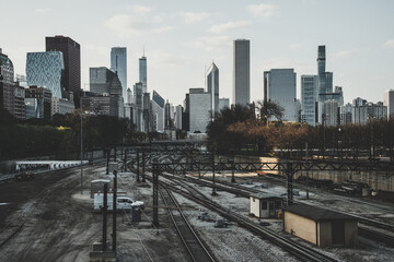Fototapeta na wymiar Chicago Skyline at Sunset, constructionn