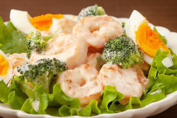 ブロコリーと卵の海老マヨサラダ