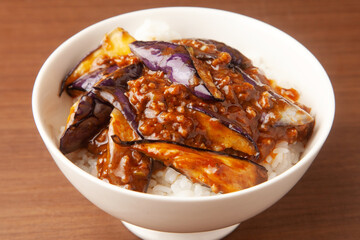 麻婆茄子丼