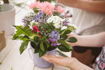 Obraz na płótnie Canvas floral workshop, creating flower arrangements