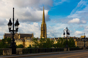Fototapeta na wymiar Bordeaux river bridge with St Michel cathedral. France