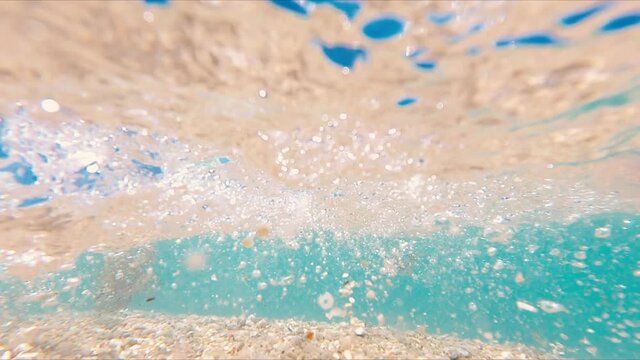 This video is a slow motion video of beautiful waves shot in Okinawa.
 shot at 2.7K 120fps of GoPro9 and output it in FHD size.