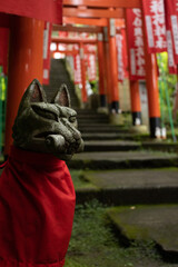 清閑な稲荷神社の鳥居
