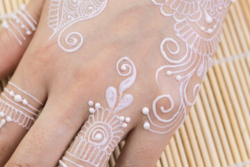 white henna on bride hand
