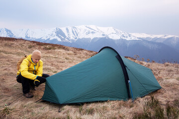 Green tent in spring mountains © Ivan Kmit