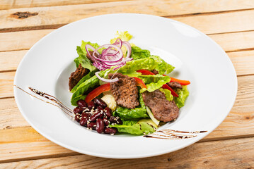 salad with beef, red beans, pepper and red onion