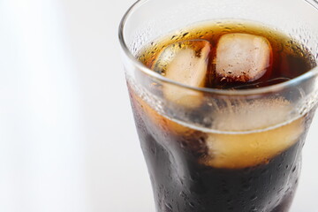 アイスコーヒー　グラス　水滴