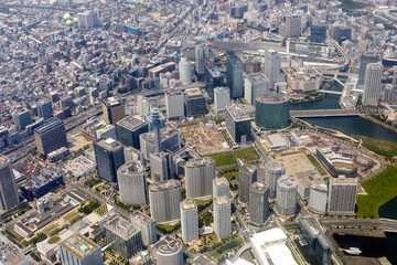Fototapeta premium みなとみらい地区上空から横浜駅方向を空撮