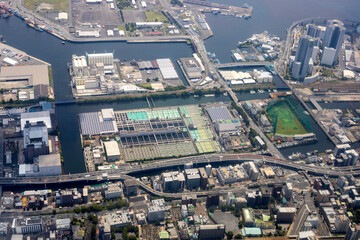 横浜市の神奈川水再生センター付近を空撮