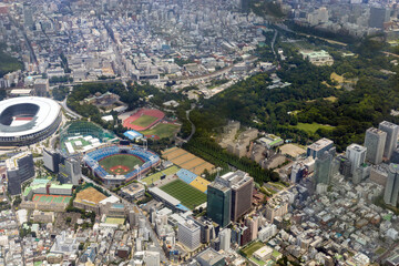 秩父宮ラグビー場や神宮球場付近を空撮