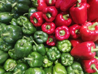 Obraz na płótnie Canvas Red and green bell pepper or capsicum