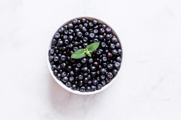 fresh blueberries in a light plate close-up.