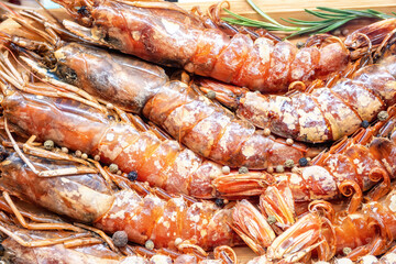 Tiger shrimps (king prawns) with pepper and rosemary.