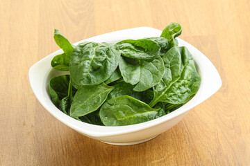 Fresh green spinach leaves in the bowl
