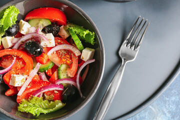 Bowl of tasty Greek salad on table, closeup