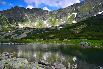 Little lake Maly Staw between lake Przedni Staw and lake Wielki Staw in the High Tatras, Poland. - obrazy, fototapety, plakaty