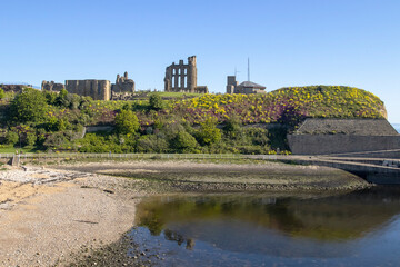 Fototapeta na wymiar Tynemouth Priory and Castle overlooking the North Sea in Tynemouth, Tyne and Wear, UK