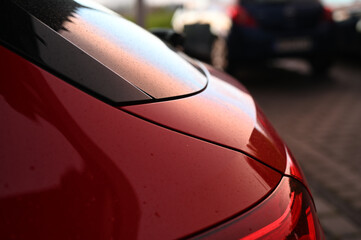 Mercedes CLA Rot im Abendlichen Gegenlicht 