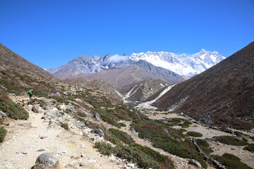 Fototapeta na wymiar Hiking trail near Dingboche village, Nepal