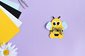DO IT YOURSELF. DIY bees made of colored paper with kids at home. Step-by-step instructions. Top...