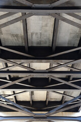 Fototapeta premium アーチ橋を真下から見上げたイメージ