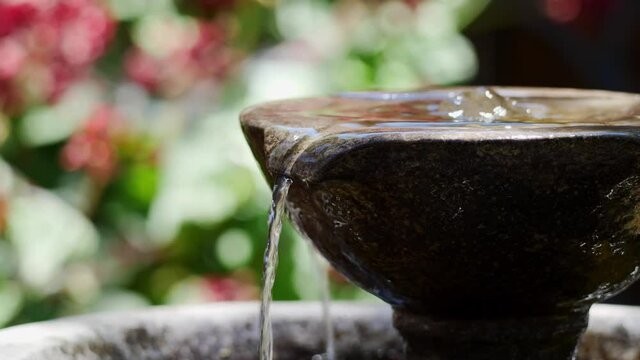 Water trickling off fountain in slow motion 