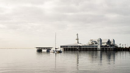 Fototapeta premium Restaurant on Cunningham Pier